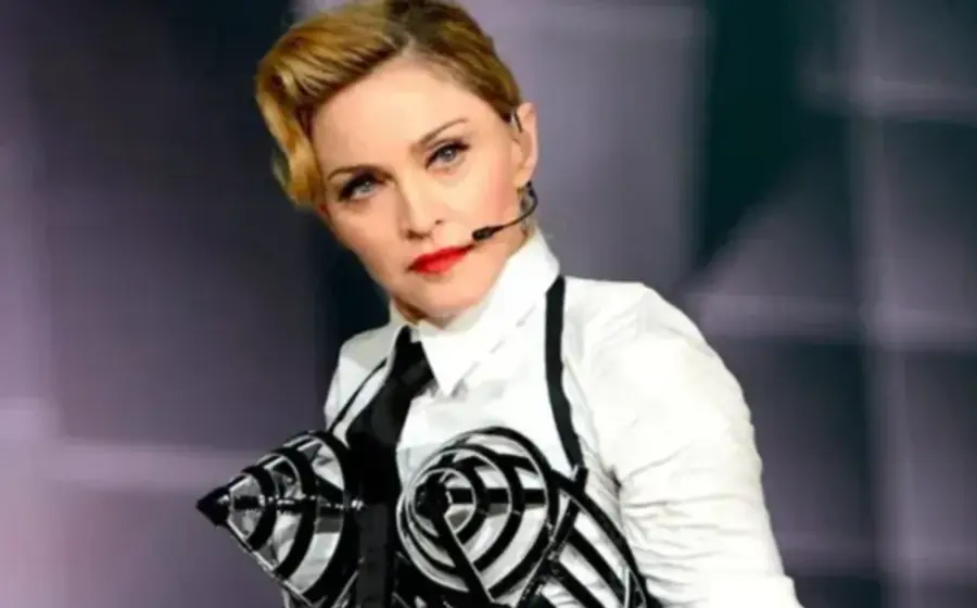 Una fotografía de la cantante Madonna, quien buscaba dirigir y coescribir su película biográfica antes de que el proyecto fuera frenado por Universal.