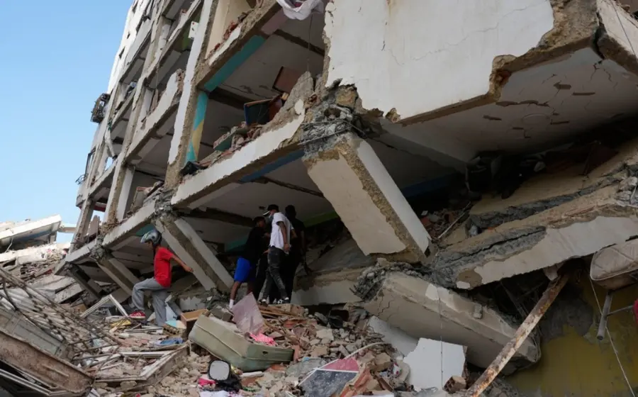 Equipos de rescate internacionales trabajan en una de las zonas afectadas en Venezuela tras el sismo que sacudió al país.