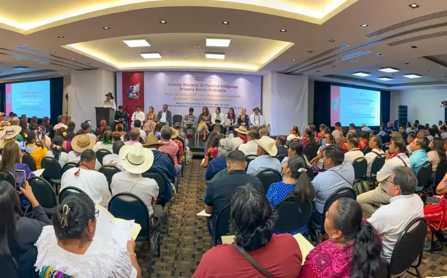Integrantes del CNPI en sesión para la aprobación de la propuesta de Ley General de Derechos de los Pueblos Indígenas y Afromexicanos.