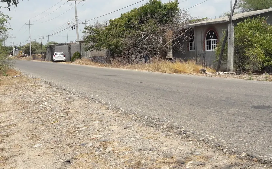 Comercios en Tehuantepec reportan significativas pérdidas económicas debido a los constantes cortes de energía eléctrica que afectan sus operaciones diarias en la región.