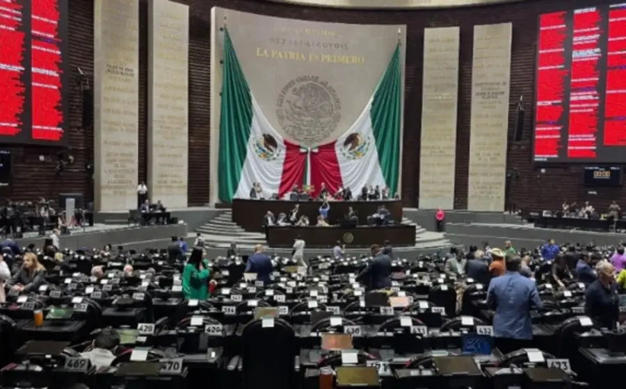 El pleno del Congreso de la Unión, donde la legislatura actual ha aprobado solo 341 reformas de más de cinco mil iniciativas acumuladas.