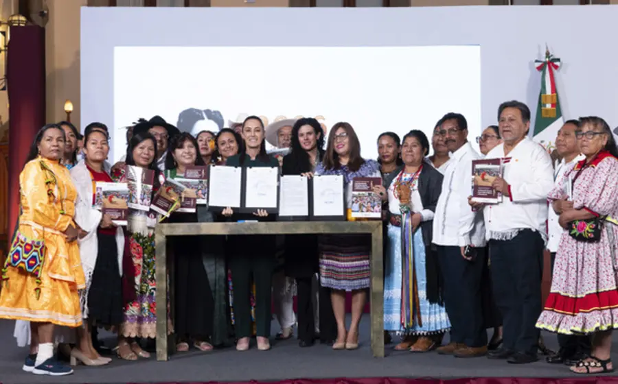 Representantes de las más de 16 mil comunidades indígenas y afromexicanas que participarán en la consulta nacional sobre sus derechos fundamentales.