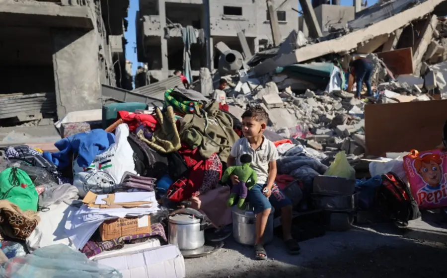 Imagen que muestra la devastación en Gaza, reflejando la profunda crisis humanitaria que enfrenta la población en medio del conflicto palestino-israelí.