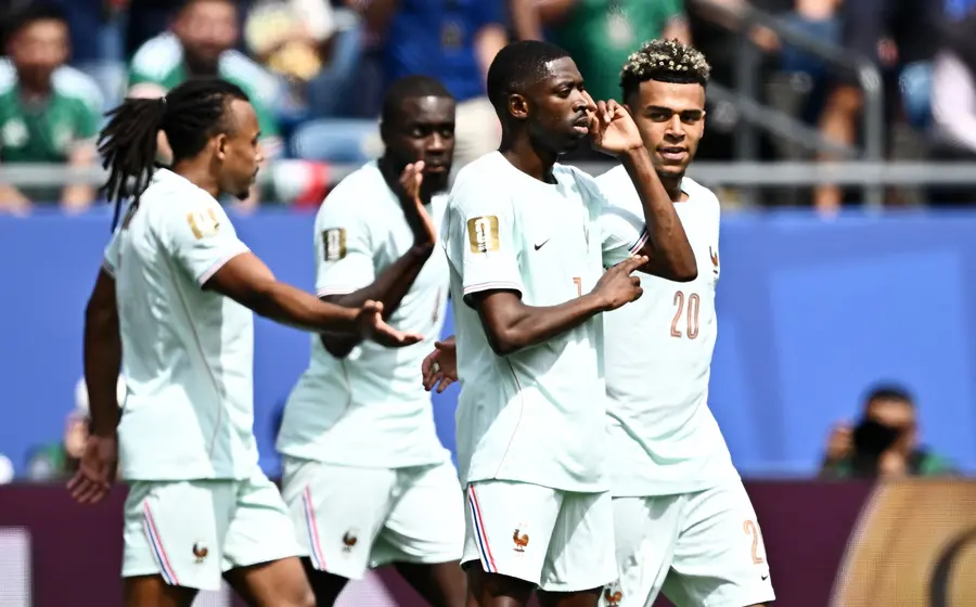Ousmane Dembélé, jugador de la selección de Francia, celebra uno de los goles de su triplete en la victoria 4-1 sobre Noruega.