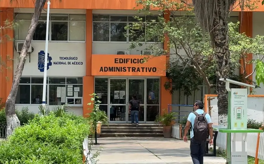Personal de base del Tecnológico del Istmo se manifiesta para denunciar presunto favoritismo en la asignación de plazas y nombramientos laborales.