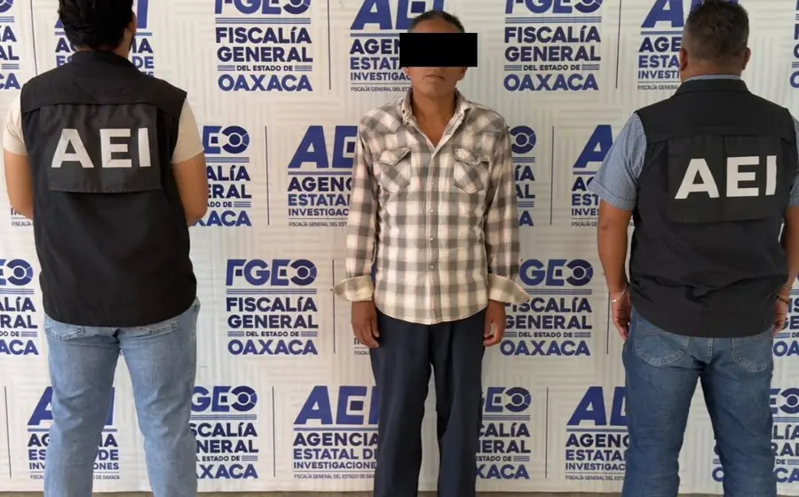 Fotografía de un hombre detenido en Oaxaca, quien es señalado como presunto responsable de atacar a mujeres y niñas en la entidad.