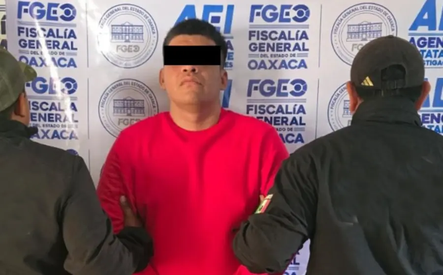 Fotografía del detenido identificado como J.G.B., quien fue capturado por presunto narcomenudeo en Miahuatlán y puesto a disposición de un Juez de Control.