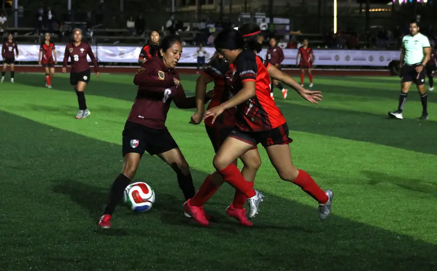 El equipo Colibrijes celebra su coronación en la final femenil del torneo Mundialito 2026, tras una intensa jornada de futbol.