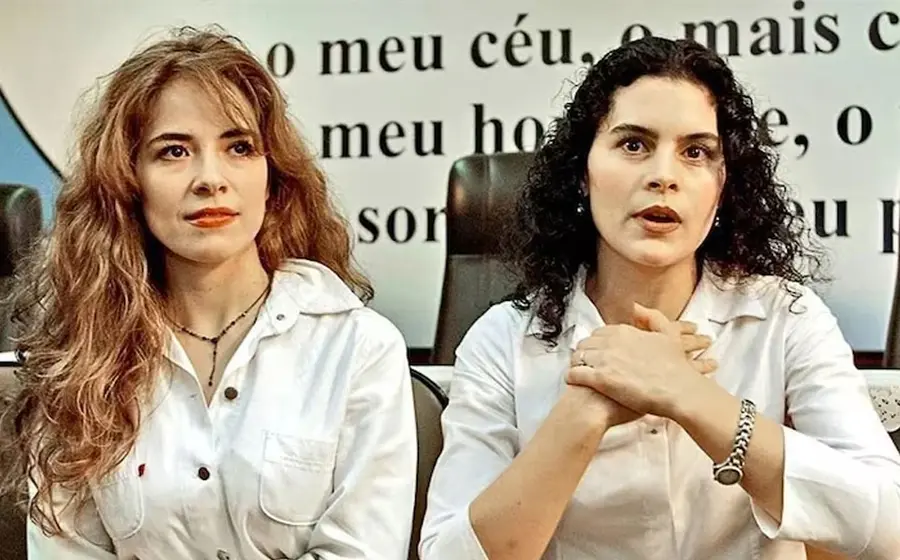 Las cantantes Gloria Trevi y Mary Boquitas posan juntas en una fotografía reciente, generando revuelo por su esperado reencuentro público.
