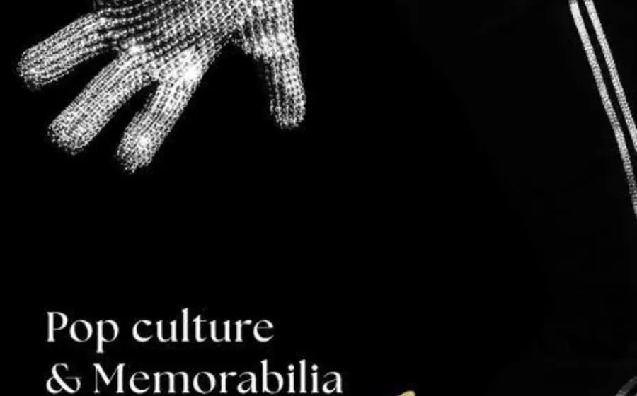 El icónico guante de Michael Jackson que fue subastado, una pieza utilizada por el 'Rey del Pop' durante un concierto en Wembley en 1988.