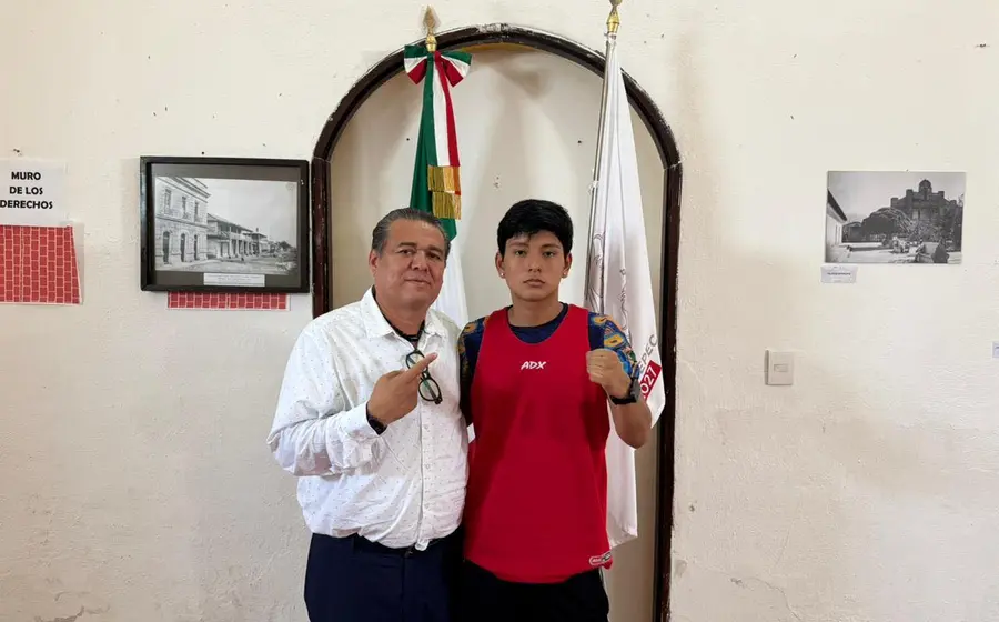 El boxeador ixtepecano José Antonio Gallegos Sánchez se muestra listo para competir en el ring durante el Festival Olímpico de Boxeo en Nayarit.