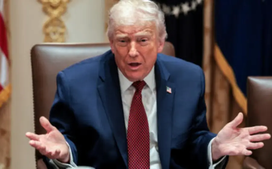 Un tribunal federal de Estados Unidos anula una polémica política migratoria de la era Trump, declarando ilegal la medida que afectaba a miles de migrantes.