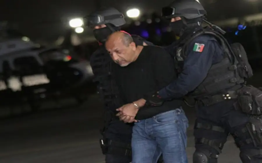 Fotografía de Servando Gómez, alias 'La Tuta', exlíder de la Familia Michoacana, durante su presentación a medios tras ser capturado en febrero de 2015.