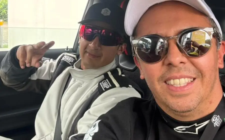 La tripulación conformada por Lalo de la Cajiga y Miguel Limón, quienes impusieron un nuevo récord durante una competencia en Colombia.