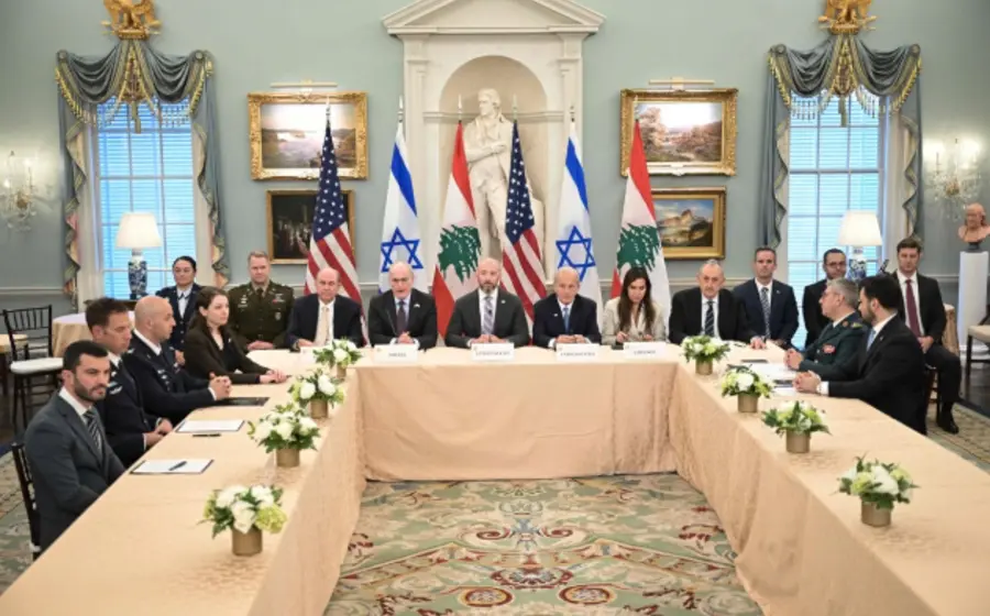 Representantes de Israel y Líbano participan en una mesa de negociaciones en Washington para abordar el conflicto en la región.