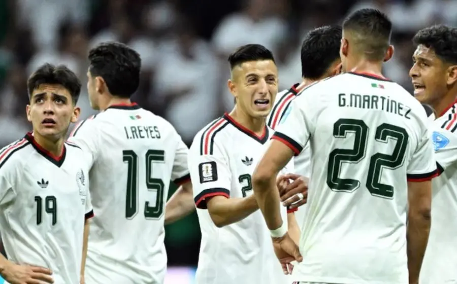 La selección de México se prepara para su próximo partido de fútbol contra su rival, Ecuador, que se jugará el martes en el Estadio Ciudad de México.