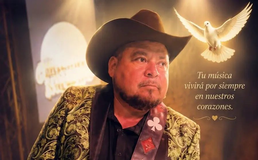 Retrato de Agustín, quien era el bajista del grupo Centenario Norteño y falleció al ser arrastrado su vehículo por la corriente.
