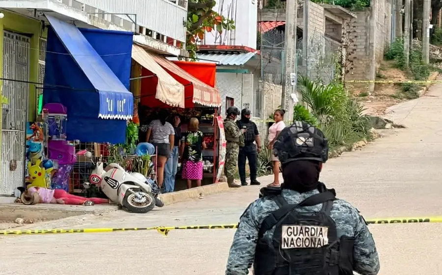 Una mujer fue víctima de un ataque mortal mientras conducía su motoneta en la localidad de Pinotepa Nacional, Oaxaca.