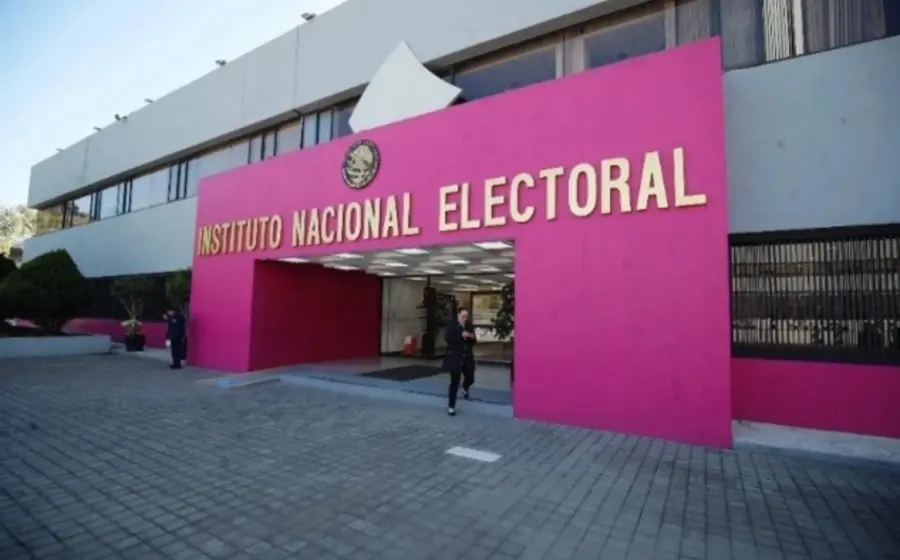 El nuevo modelo de la credencial para votar del INE, que presenta opciones de inclusión y nuevas medidas de seguridad contra falsificación.