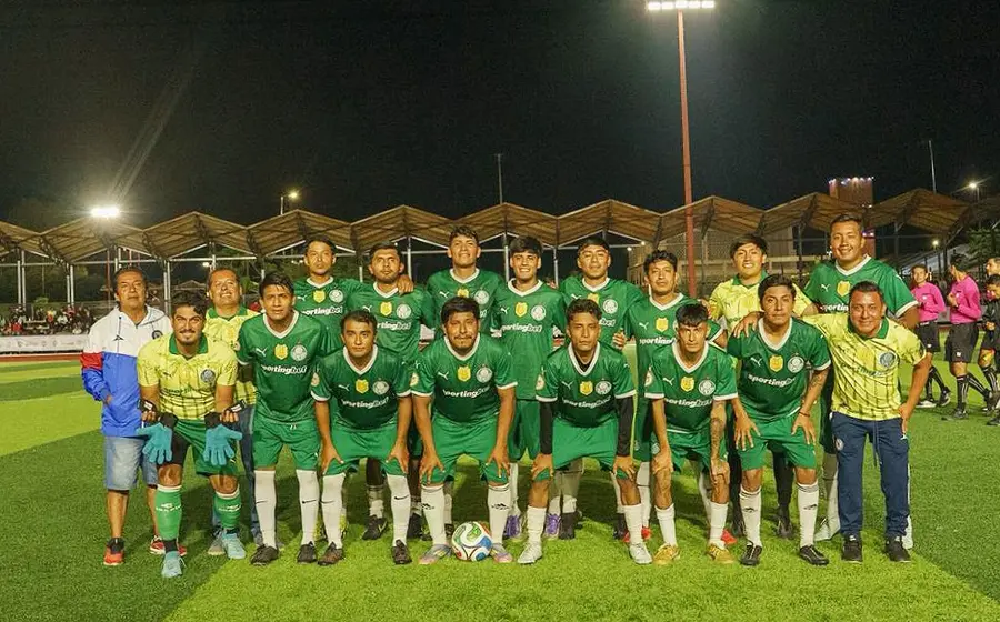 El equipo de fútbol Palmeiras Xoxo celebra su título como campeón del Mundialito 2026 en Oaxaca después de ganar la final varonil.