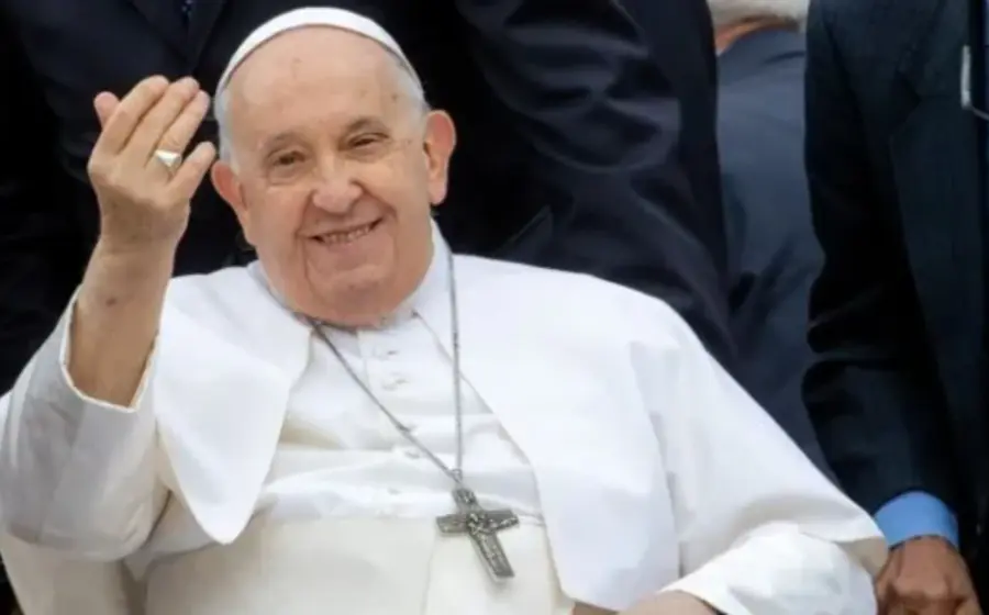 El Papa Francisco, quien realizó modificaciones al proceso ordinario para la nulidad matrimonial, en una fotografía que ilustra el tema del artículo.
