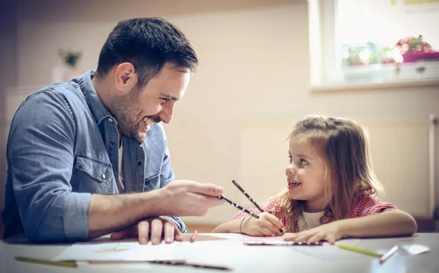 Un padre demuestra ser un papá 'todo terreno' al pasar tiempo de calidad y estar presente en la vida de sus hijos.