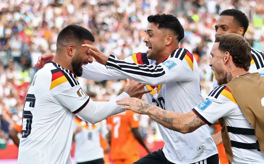 La selección de Alemania durante un partido del Mundial 2026, preparándose para su encuentro contra Ecuador el 25 de junio en Nueva York.