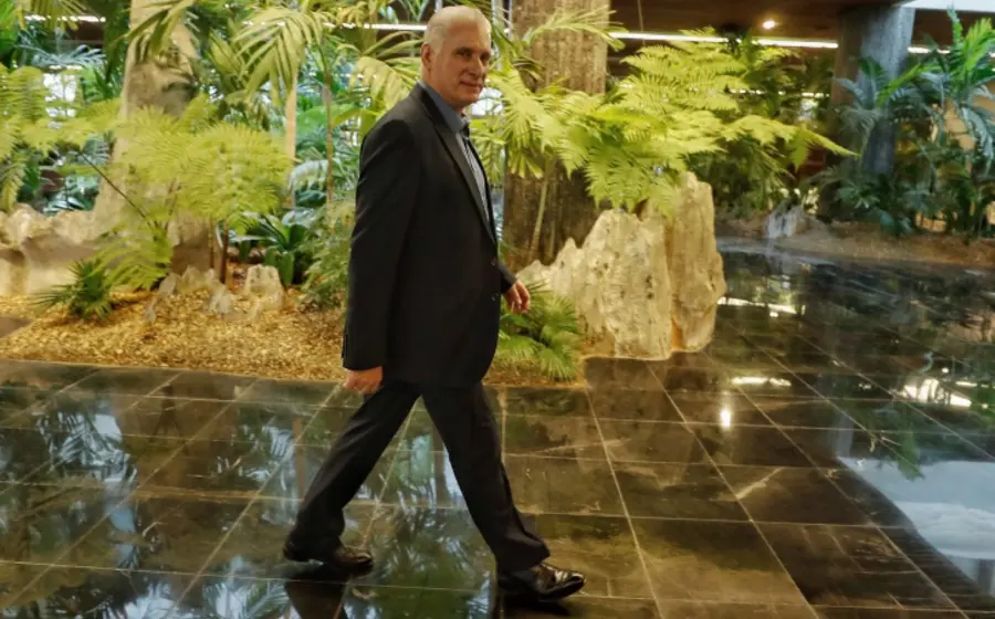 El presidente de Cuba, Miguel Díaz-Canel, reafirmando en una declaración que la isla seguirá siendo socialista y no restaurará el capitalismo.