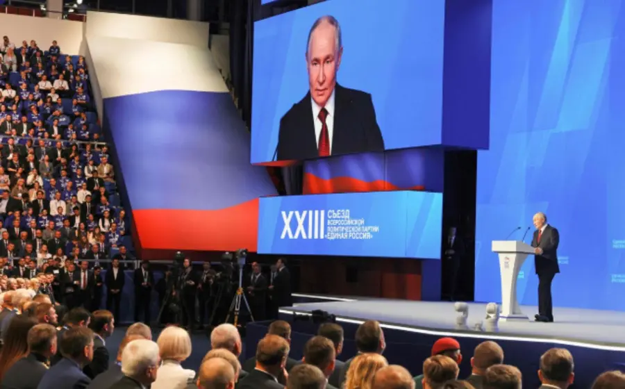 El presidente de Rusia, Vladimir Putin, en una fotografía oficial mientras analiza prohibir la exportación de diésel para enfrentar problemas de abasto de combustibles.