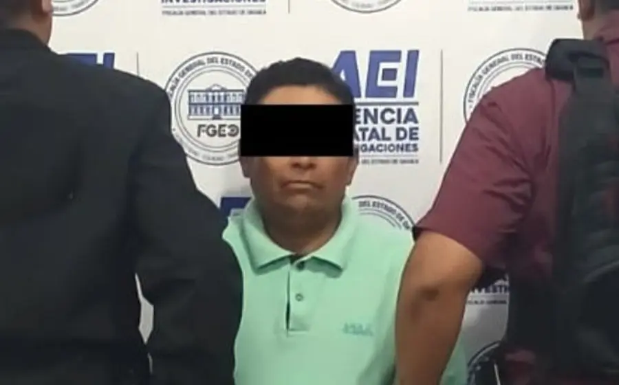El presunto homicida, acusado de asesinar a su amigo a machetazos, es puesto a disposición de un Juez de Control tras el crimen.