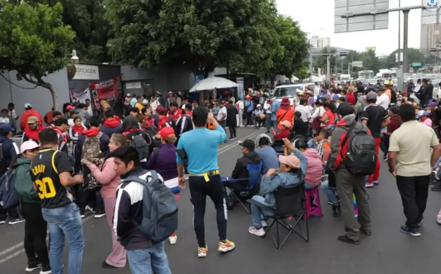 Empresarios de la Concanaco alertan sobre el impacto económico de las protestas de la CNTE, con pérdidas superiores a 400 millones de pesos.