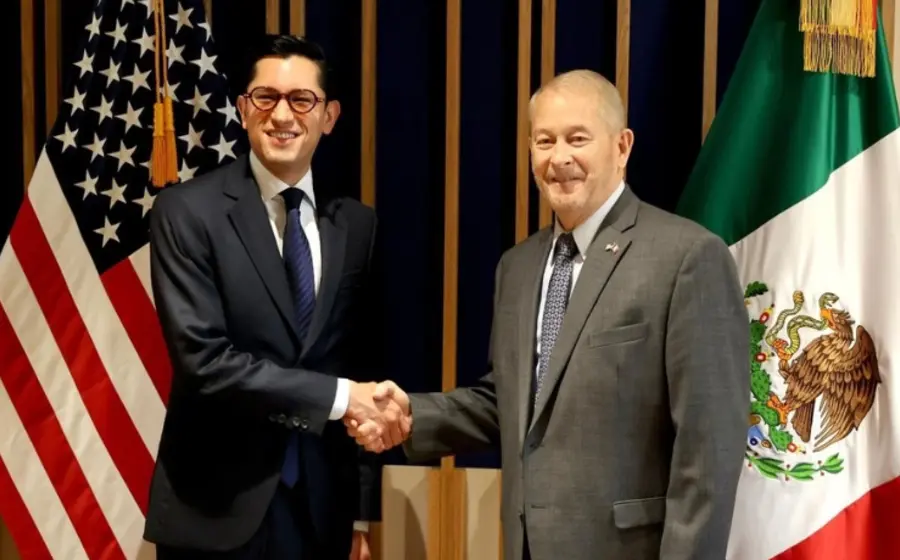 Funcionarios de México y Estados Unidos en una reunión bilateral para fortalecer la cooperación en seguridad y migración en la frontera.