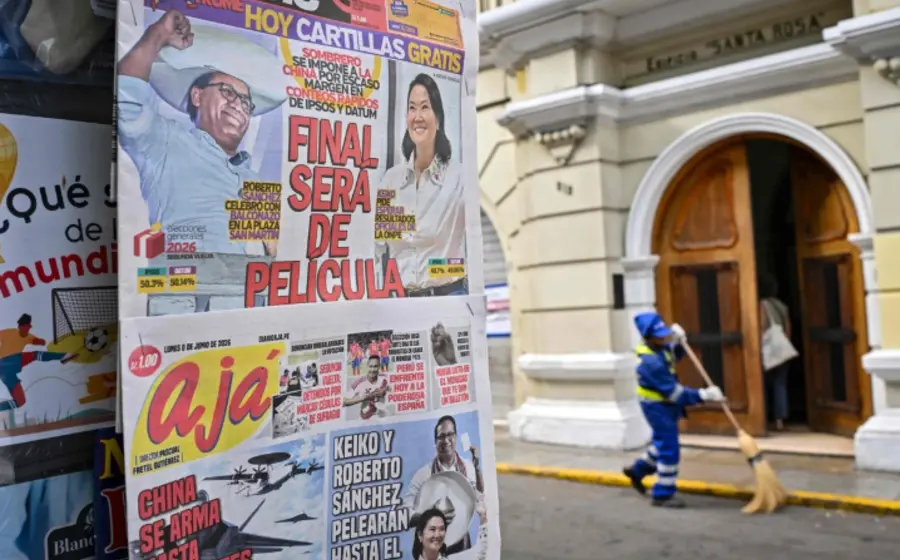 Roberto Sánchez lidera la segunda vuelta electoral en Perú, con una reñida diferencia de menos de 10 mil votos sobre Keiko Fujimori.