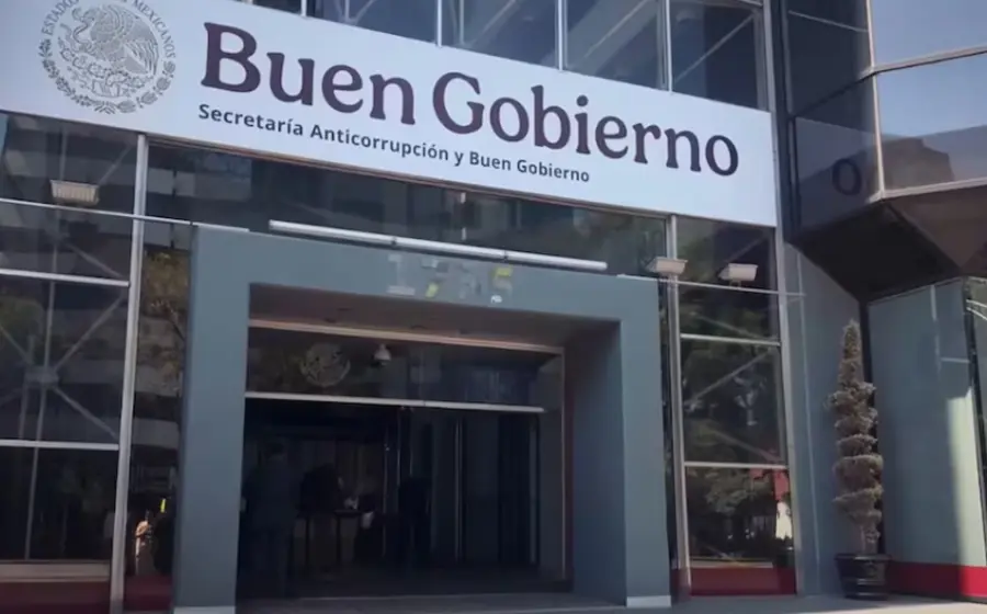 Imagen conceptual que representa las sanciones a funcionarios federales, como inhabilitaciones y suspensiones, simbolizadas con un mazo de juez.