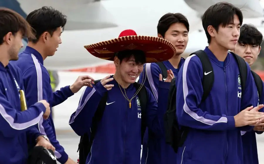 La Selección de fútbol de Corea del Sur es recibida con mariachis y sombreros de charro, celebrando una cálida bienvenida a la mexicana.