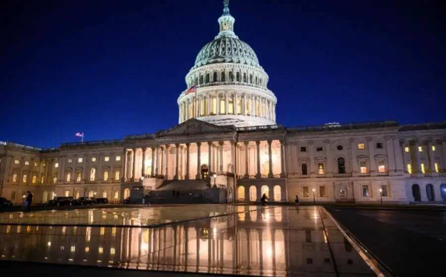 El presidente Donald Trump, quien enfrenta un revés del Senado por una medida que busca limitar las hostilidades en contra de Irán.