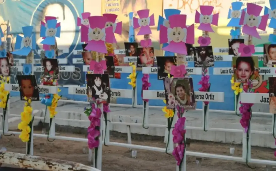 Imagen conmemorativa de la tragedia en la Guardería ABC, donde fallecieron 49 menores y por la cual la FGR continúa el proceso contra exfuncionarios.