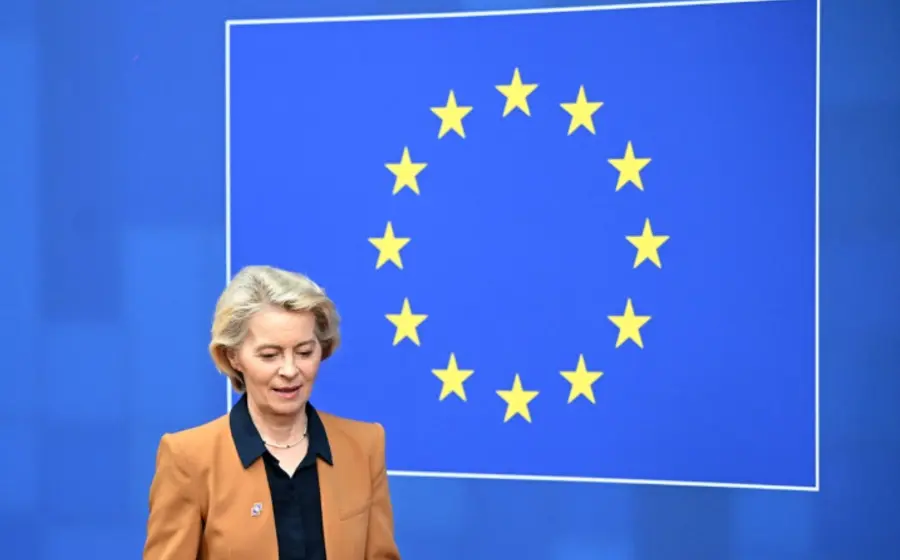 Retrato de Úrsula von der Leyen, presidenta de la Comisión Europea, en el contexto de la nueva reforma migratoria de la Unión Europea.