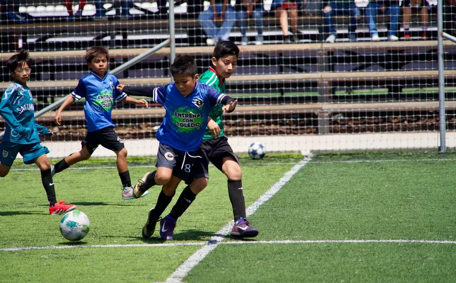 Escena de la premiación o del partido final durante el vibrante cierre de la Copa Cho Ndobá, un importante torneo deportivo local.