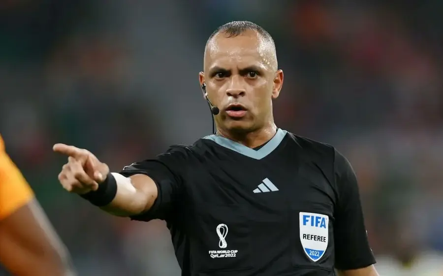 El árbitro brasileño Wilton Sampaio, quien será el juez central para el partido de fútbol entre las selecciones de México y Sudáfrica.