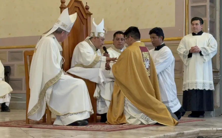 “El sacerdote debe amar y servir el rebaño del Señor con el corazón".