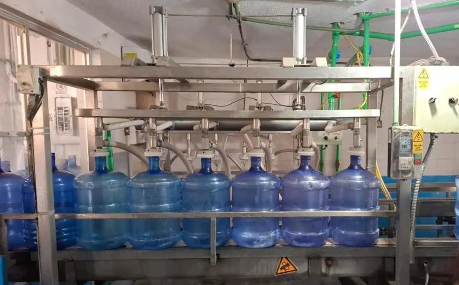 Investigan purificadora tras hallazgo sospechoso en agua de consumo.