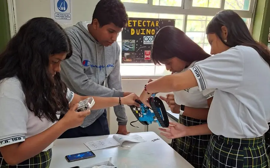 Dos estudiantes del CBTA 158 de Santo Domingo Zanatepec buscan representar a México en España.