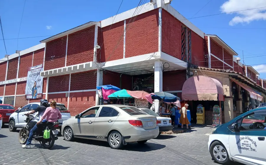 Este fin de semana no habrá mercado: locatarias realizan limpieza y fumigación preventiva. 
