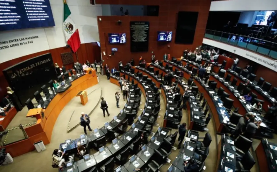 La reforma busca reducir costos del sistema político.