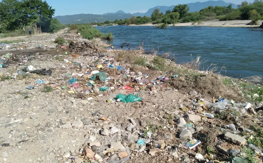 Fallas en recolección de basura contribuyen al problema.