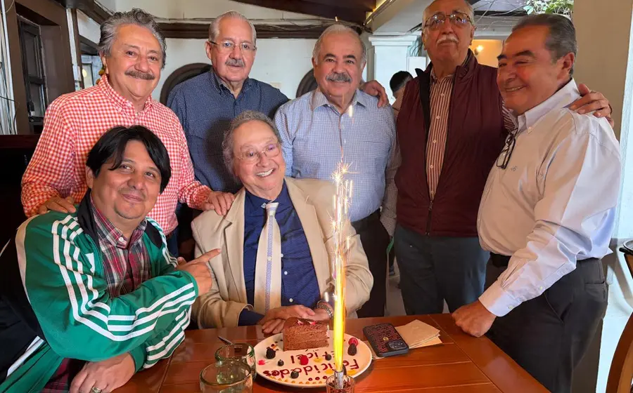 Fernando Andriacci, Alberto Neftalí Arango García, Juan Díaz Pimentel, Mario Bustillo, Lino Palacios y Fortino Figueroa celebraron al licenciado Ericel Gómez Nucamendi.