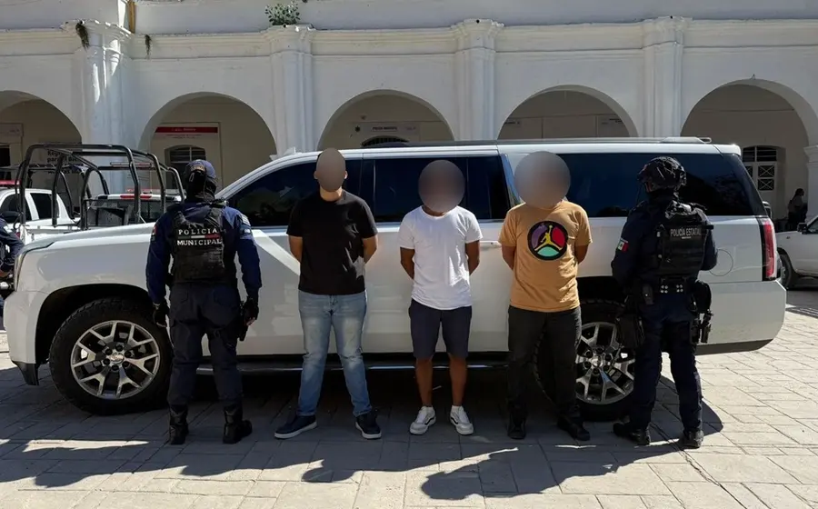 Policías de Nochixtlán y estatales detuvieron a los tres presuntos responsables.