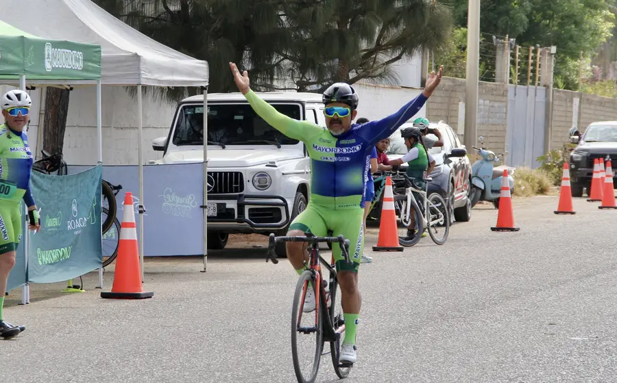 Óscar Ramos cruzó la meta en solitario