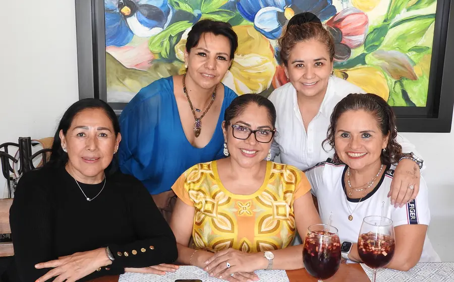 Azalea Villalobos celebró su cumpleaños durante un desayuno, en compañía de Zoraida España, Isabel Tsakiris, Adriana Carrillo y Gisela Dávila.